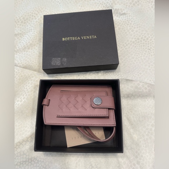 ✨💎BNWT💎✨New in box BOTTEGA VENETA Luggage Tag